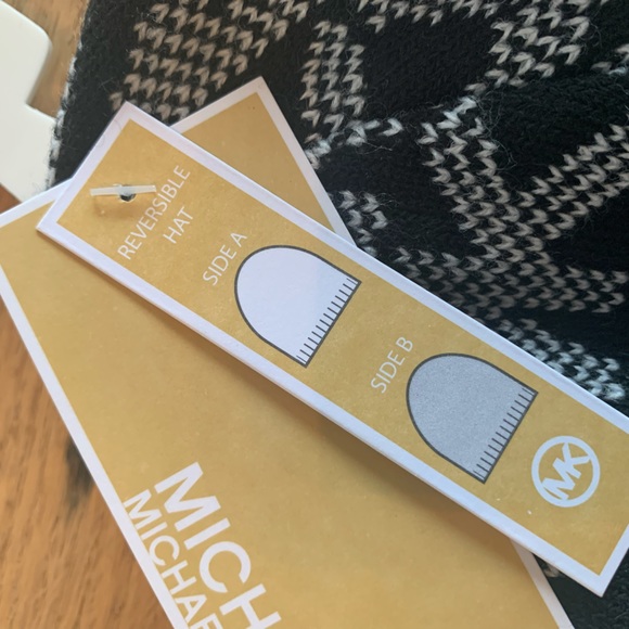 Michael Kors Monogram Reversible Beanie Black White Womens os NWT - Picture 2 of 7